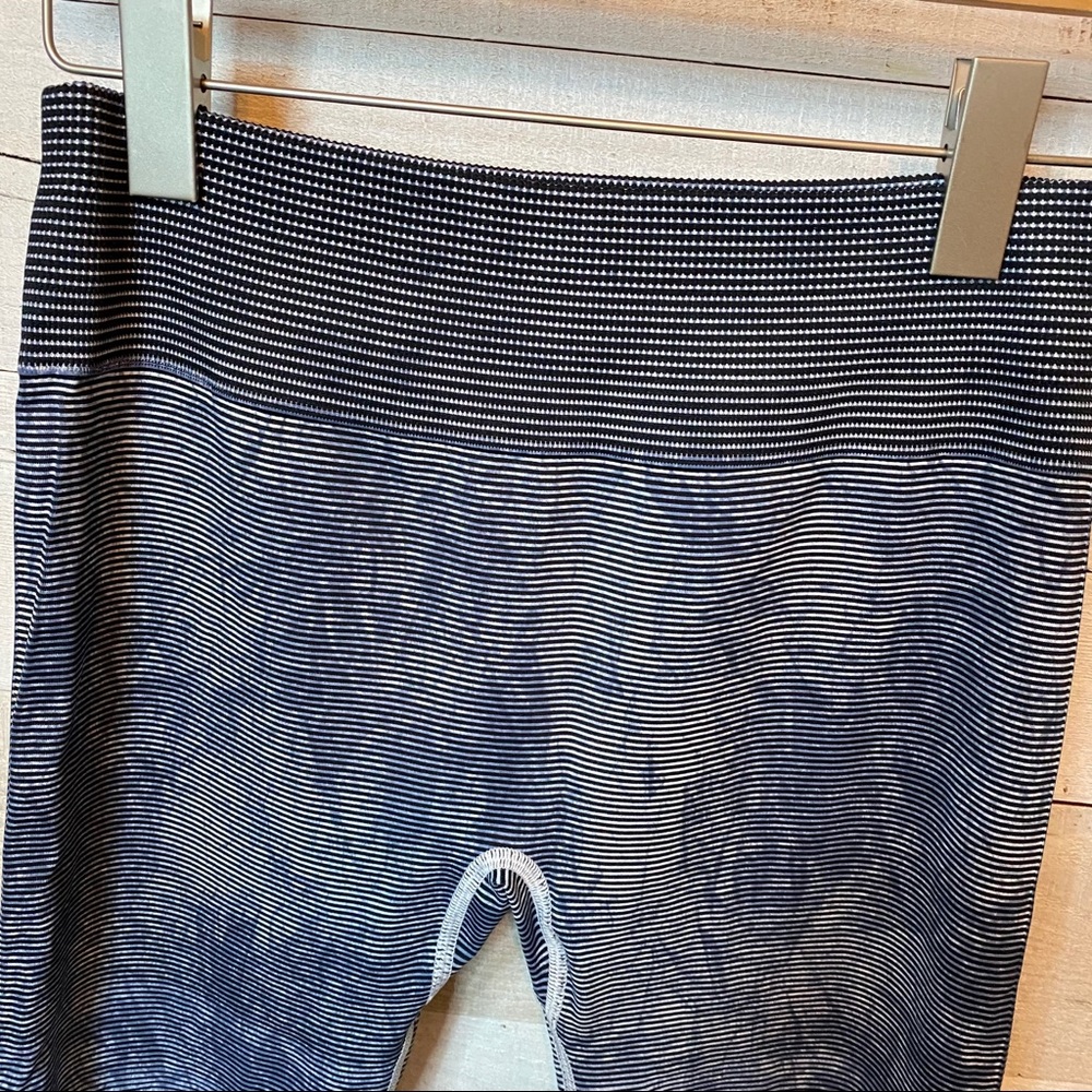 Lululemon Ebb To Train Tight Wash - Picture 7 of 16